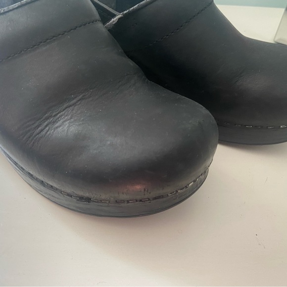 Dansko Womens Clogs (37) - Picture 8 of 11